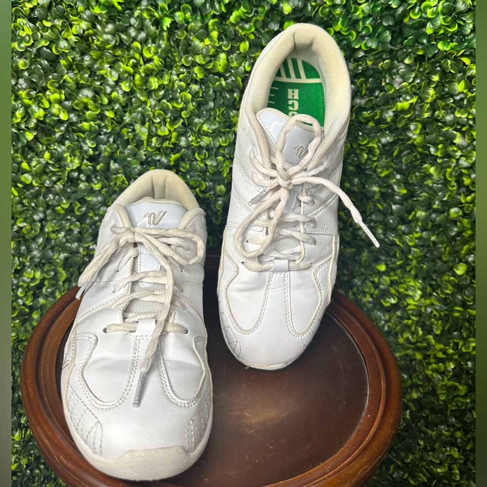 Varsity Spirit cheer shoes • Size 9 Womens